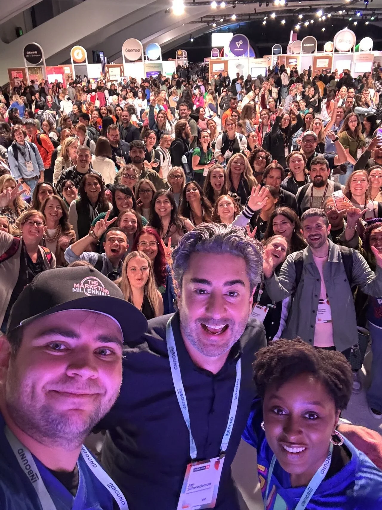 Jay Schwedelson taking a selfie with a huge crowd at an event